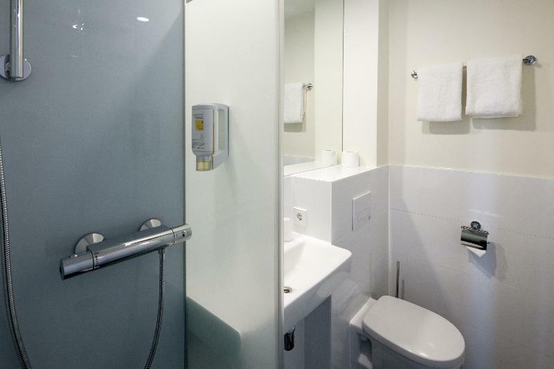Maxhotel Amsterdam Airport Schiphol - Recently Renovated Хоофддорп Экстерьер фото